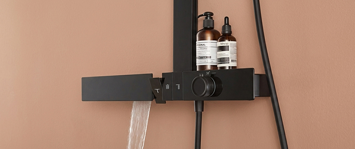 Shower columns with shelf