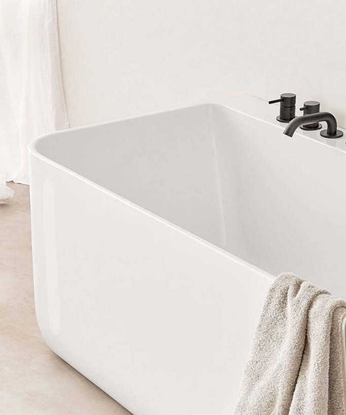 Trento Muro Wall-Mounted Acrylic Bath - Glossy White