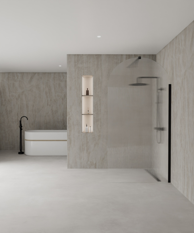 Paroi de douche à l'italienne noir Nisa en verre cannelé associée à une colonne de douche noire et un caniveau de douche noir