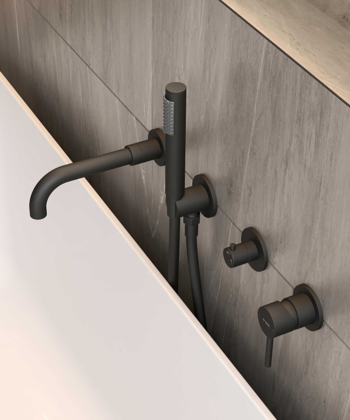 4-Hole Concealed Bath Mixer - Black - Corbeau